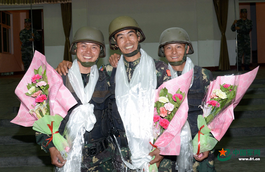 西藏军区特种作战团天路机动途经大量惊险要地