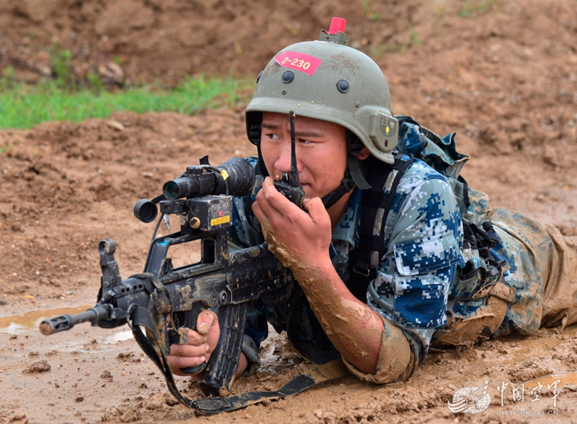 空降兵某师首支专业蓝军亮相
