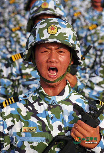 1999年国庆50周年阅兵中的海军陆战队方队战士.乔天富 摄