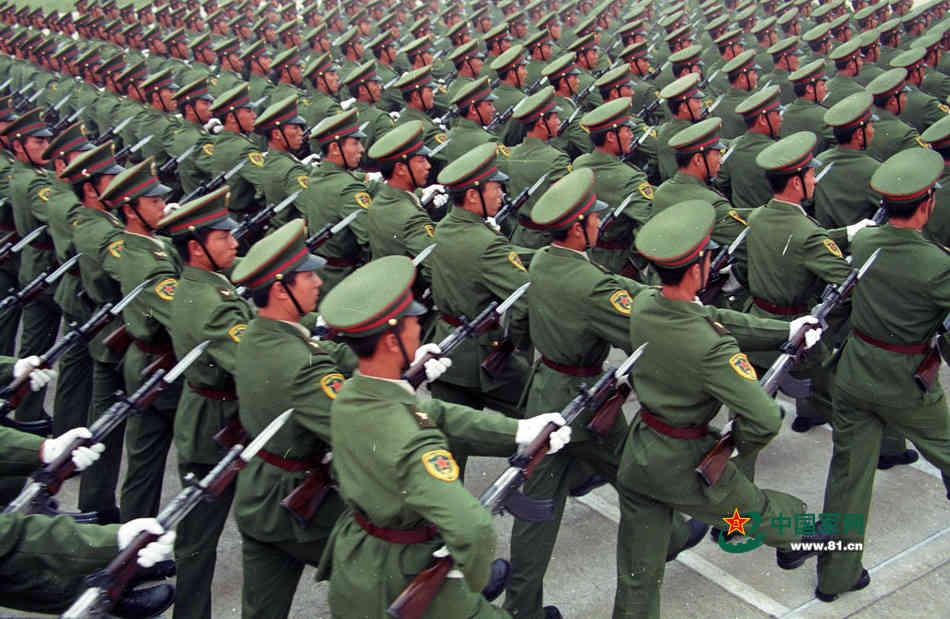 1999年国庆50周年阅兵中的预备役部队方队.乔天富 摄