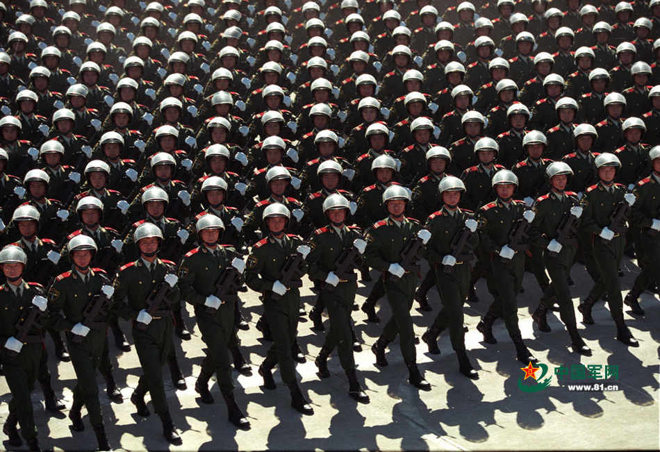 1999年国庆50周年阅兵中的武警特警方队.乔天富 摄