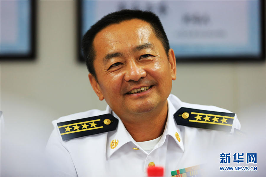 中韩海军护航编队指挥官在亚丁湾进行会面交流