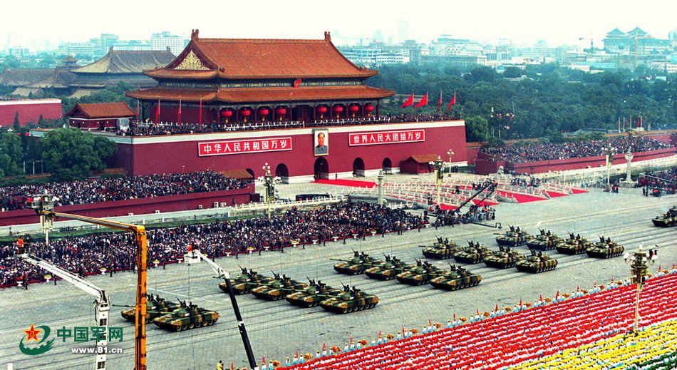 从阅兵式观我军坦克奋进史59式到先进的99式