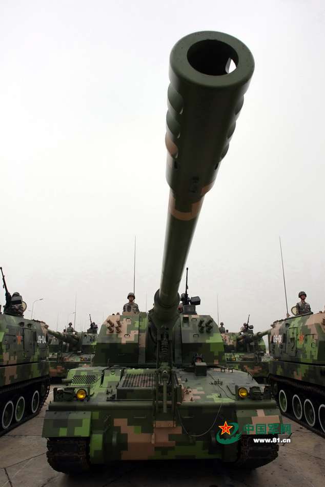 历次国庆阅兵炮兵方队集锦:英雄!中国炮兵