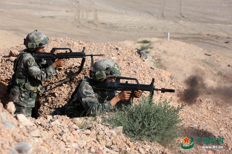 组图解放军神炮手训练场展英姿