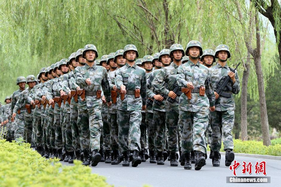 阅兵基地24小时 受阅士兵5点出发炊事班3点做饭