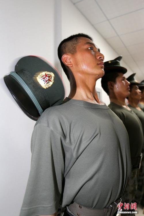 阅兵基地24小时受阅士兵5点出发炊事班3点做饭