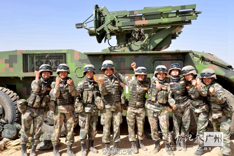 陆军女子导弹兵上高原作战 配备新式迷彩伪装服