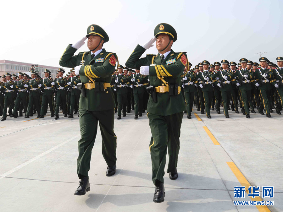 将军的铁骨柔情--记武警部队抗战英模部队方队将军领队苟春燕