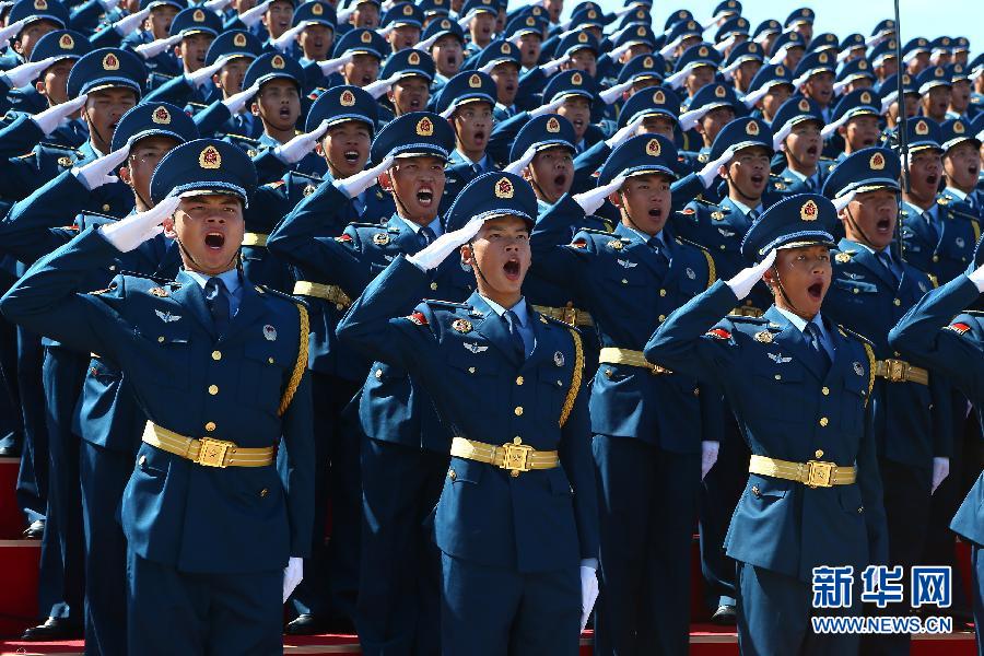 这是解放军合唱团在演唱. 新华社记者 郑焕松 摄