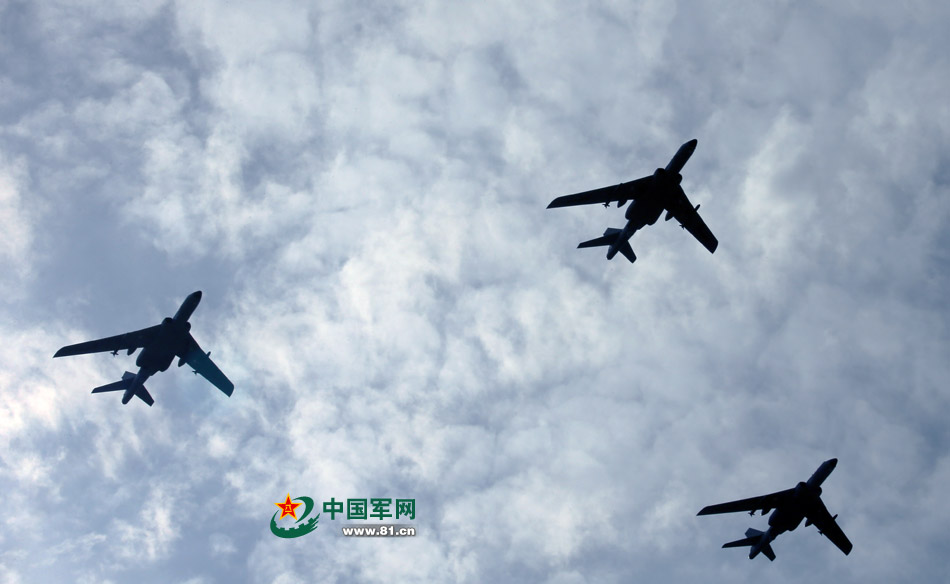 轰炸机梯队.记者  周朝荣摄