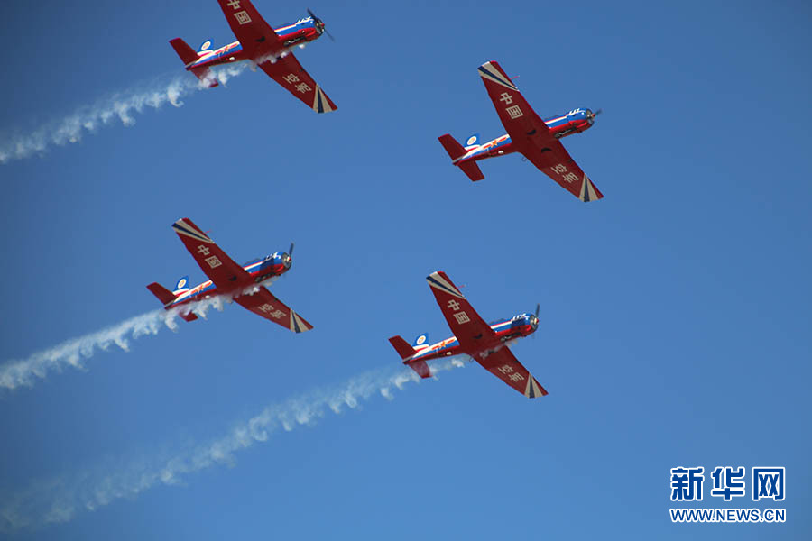 空军第四届航空开放活动举行天之翼飞行表演队惊艳亮相