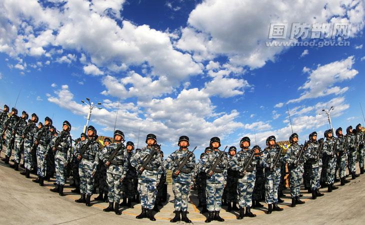 中国空降兵成立65周年第一代女伞兵旧照曝光