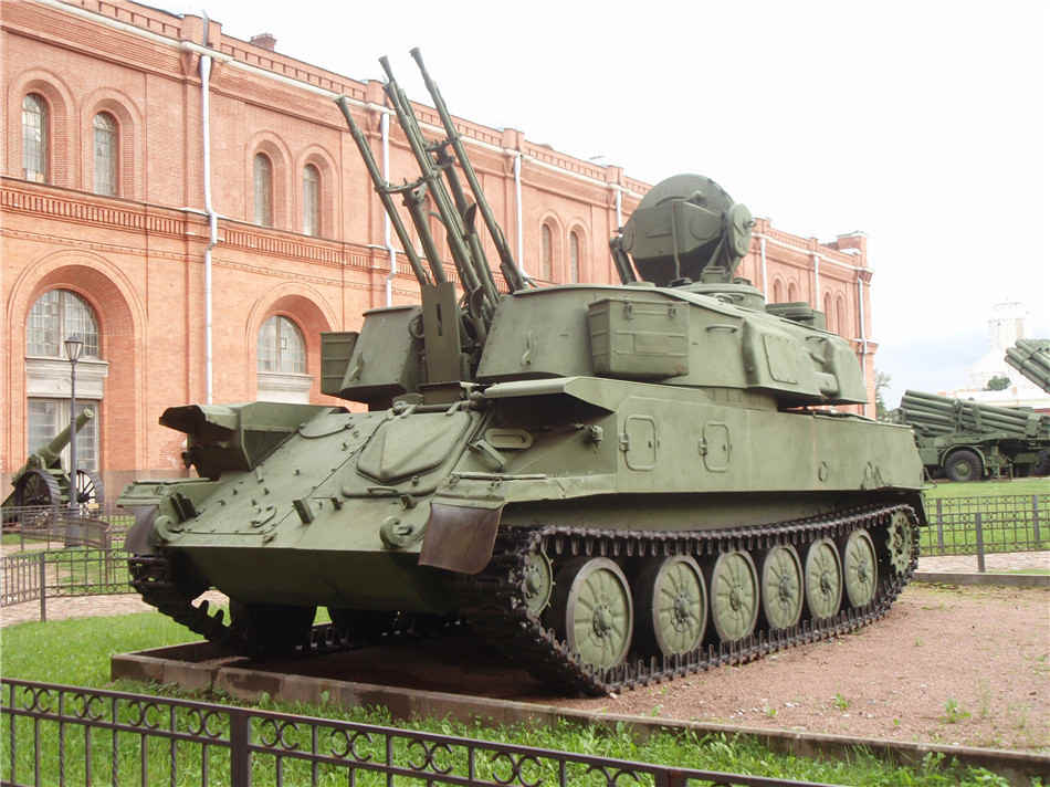 俄罗斯3cy-23-4式23毫米四管自行高射炮系统