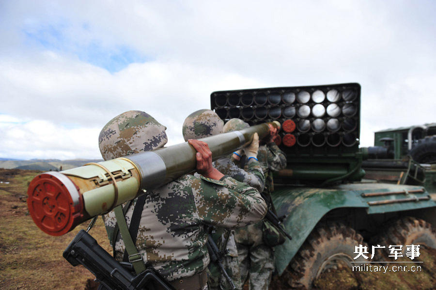 组图成都军区某炮兵团川西高原实战演练数炮齐发