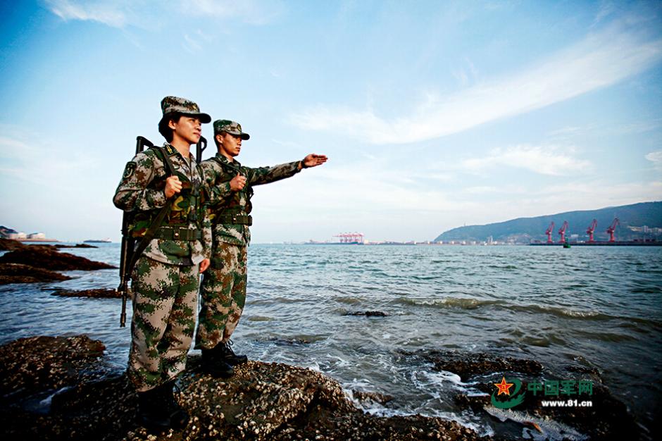 探访连云港海防要塞:女民兵坐打高射机枪
