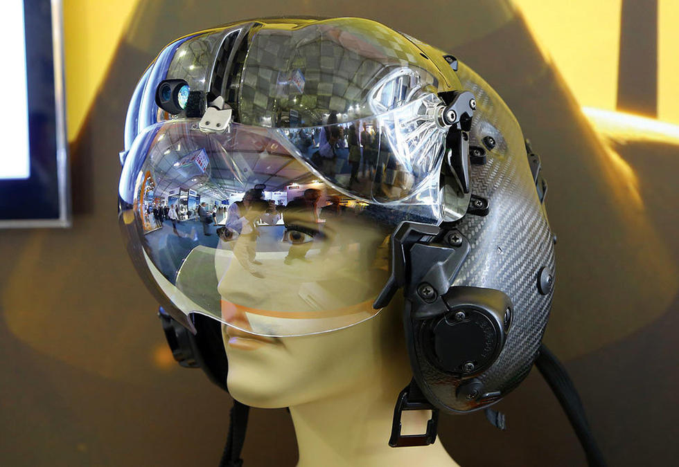 f-35的高科技头盔价值百万美元,实际飞行时,很多飞行员却不喜欢这样