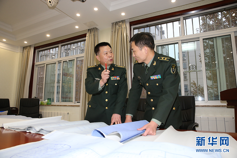 组图:军中"金牌审计师"——济南军区审计局高级审计师陈玉晋