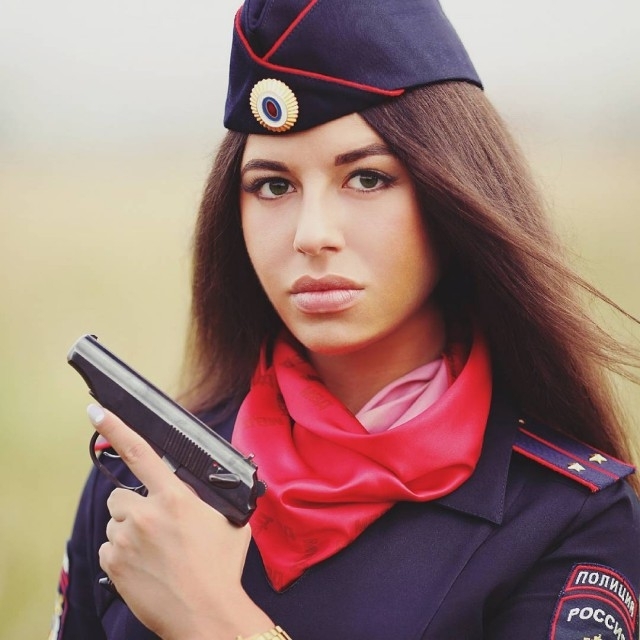 组图:俄罗斯女警界的漂亮妹子