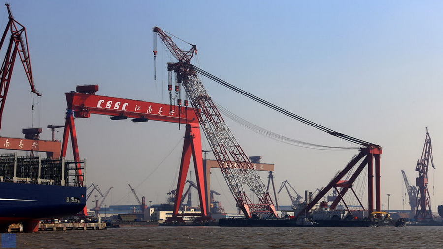 江南造船1600吨龙门吊组装完成可用于建造航母