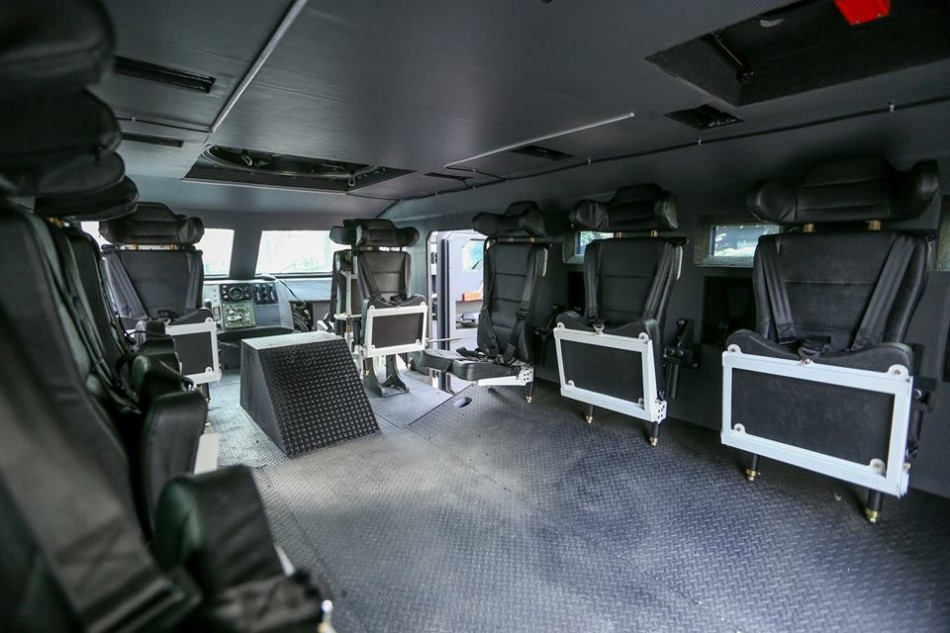 乌克兰防暴车内部空间相当宽敞