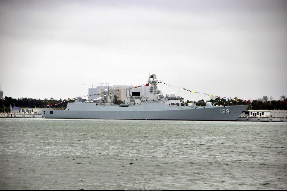 中国海军新入役半潜船曝光好大的个头