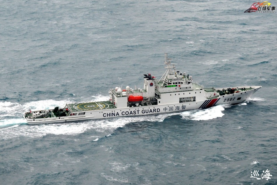 国产万吨海警船配备舰炮巡航