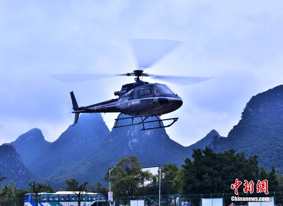 桂林特警部队配欧洲as350直升机威慑力大增