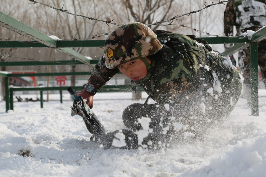 组图烟台武警雪地练兵忙