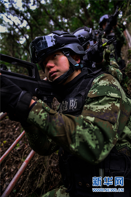 广东边防机动支队寒潮来袭砺尖兵