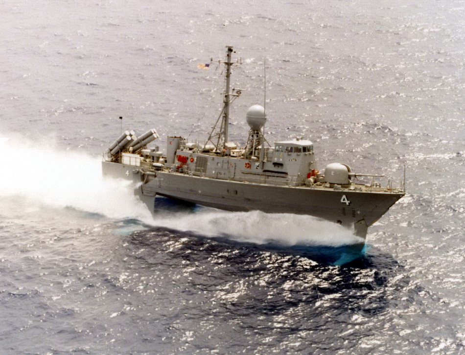 咋不上天美军水翼导弹艇海上飞驰好拉风