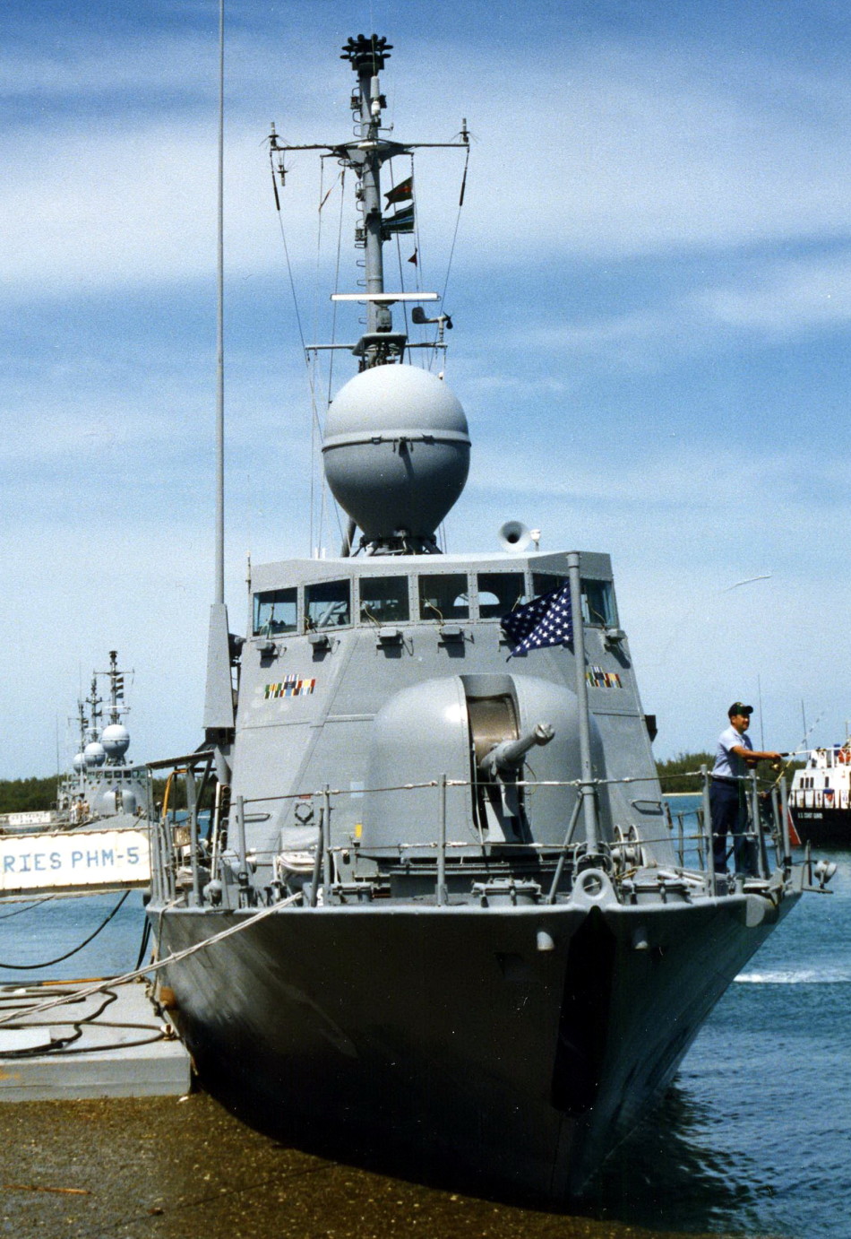 咋不上天!美军水翼导弹艇海上飞驰好拉风