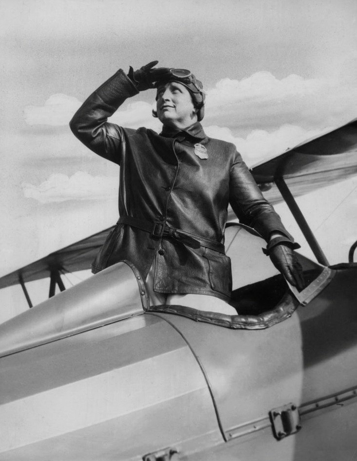 翱翔蓝天的铿锵玫瑰世界早期女飞行员风采