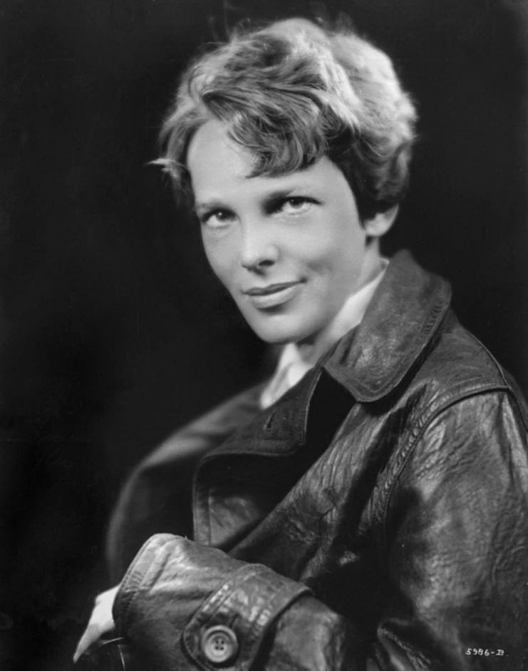 翱翔蓝天的铿锵玫瑰:世界早期女飞行员风采