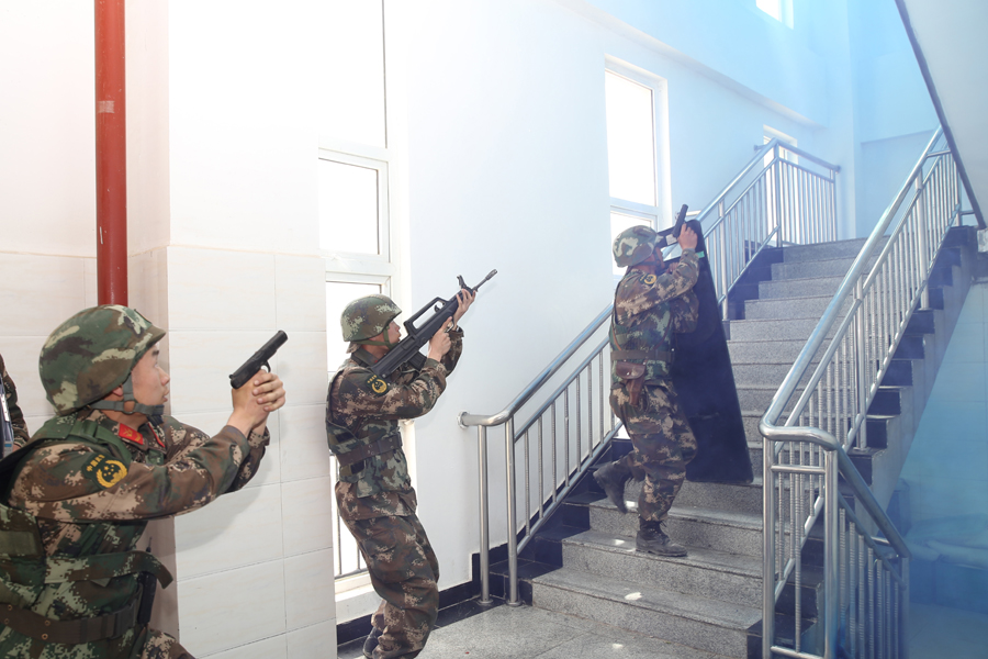 武警8740部队紧贴任务把两学一做引向深入