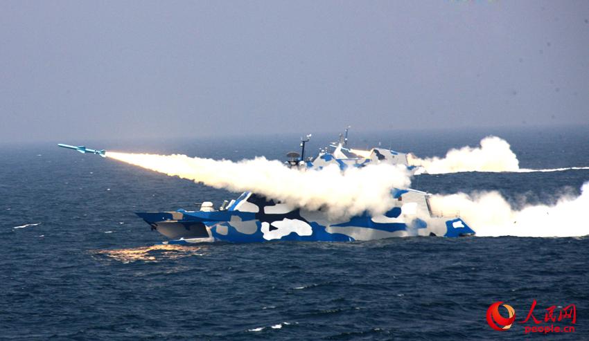 导弹齐射.代宗锋摄