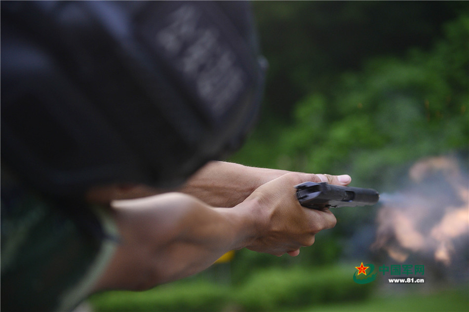 特种兵多姿态射击弹无虚发