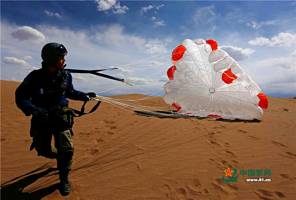 飞行员除了会开飞机还要学会荒漠求生