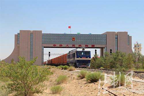 内蒙古二连边检站高效服务助推"中欧班列"快速通关-新华网