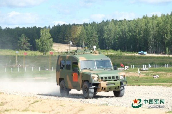 "勇士"防化侦察车化学侦察车从外表上看,这台猎豹车与普通猎豹车差别