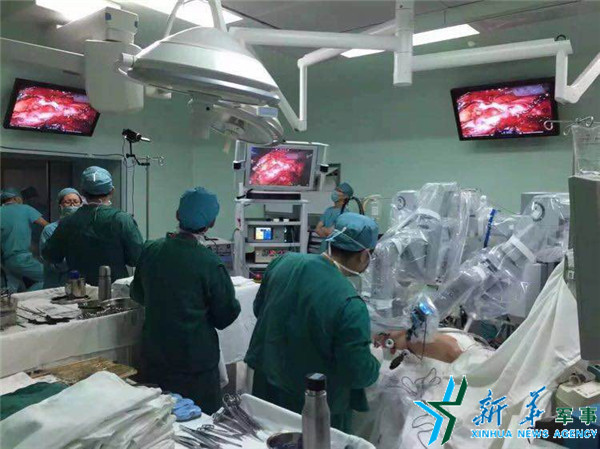 医师带领的医疗小组,与心血管外科主任肖苍松等专家多次进行联合会诊