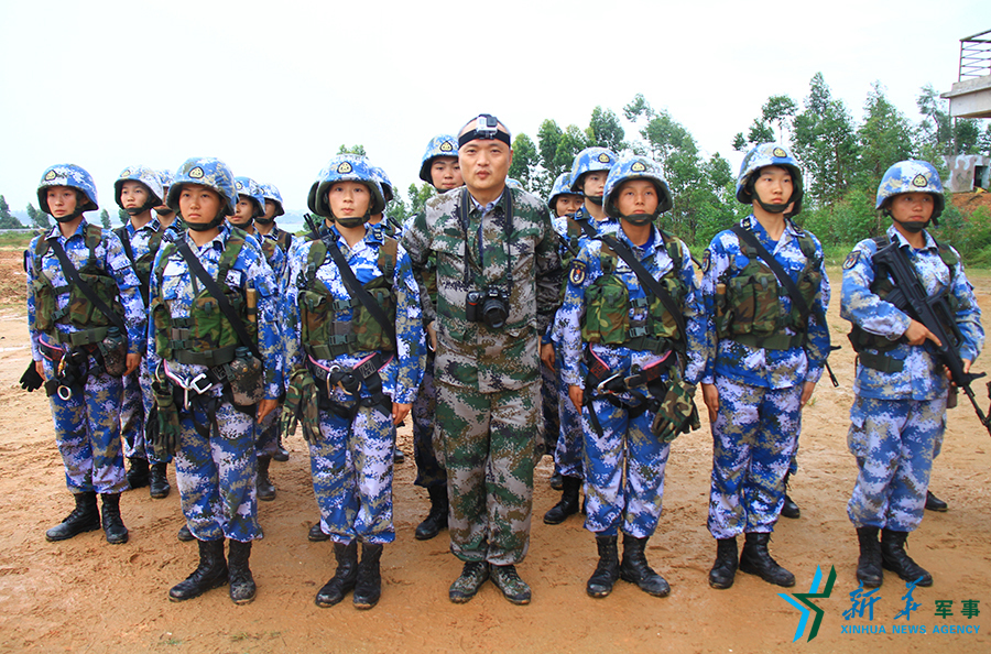 网络名人进军营活动第二季第二站直击海军陆战队实兵战术演练