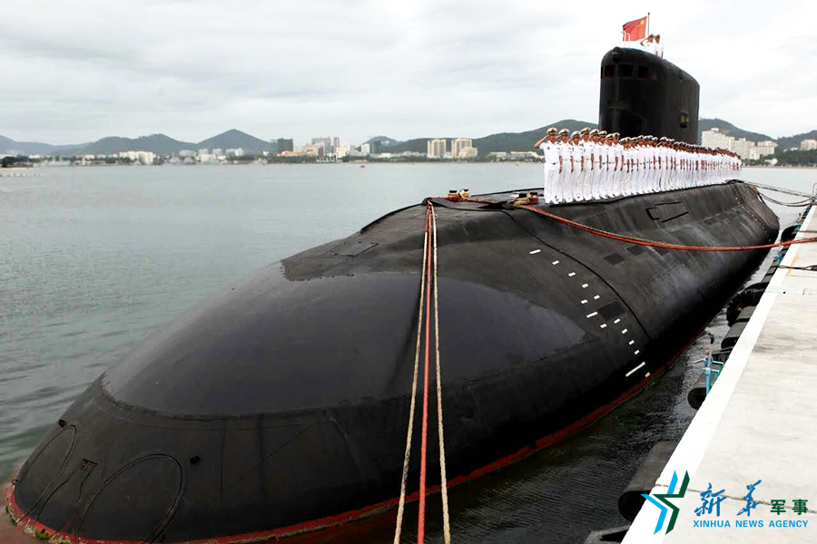 "我们的长征在路上"近距离体验海军某新型导弹驱逐舰和372潜艇