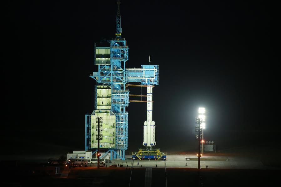 搭载着神舟十一号载人飞船的长征二号f遥十一运载火箭将于7时30分在