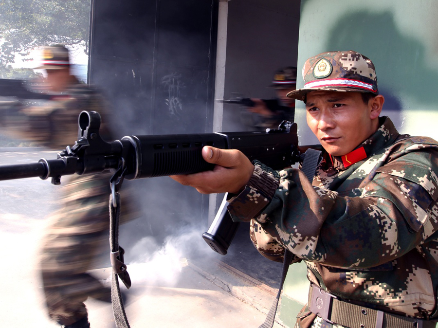 维吾尔族战士成长记