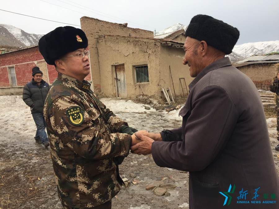 武警新疆总队迅速投入呼图壁县抗震救灾