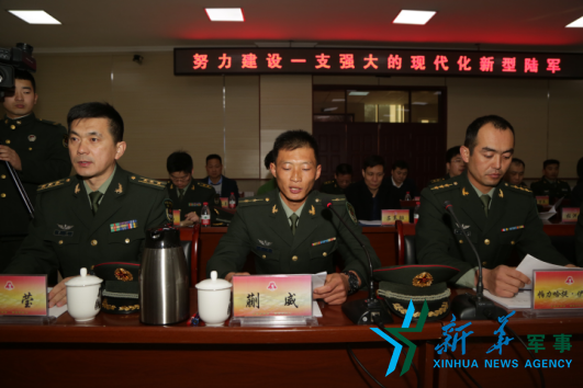 军地优秀代表走进雷锋团共话传承雷锋精神