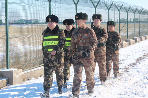 内蒙古满洲里产业园区边防派出所联合解放军开展边境清查行动-新华网