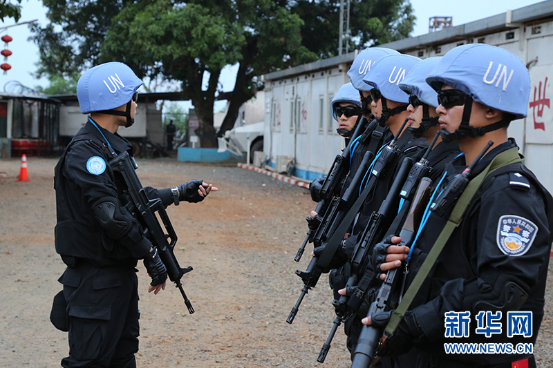 利比里亚当地时间3月21日,中国第五支驻利比里亚维和警察防暴队