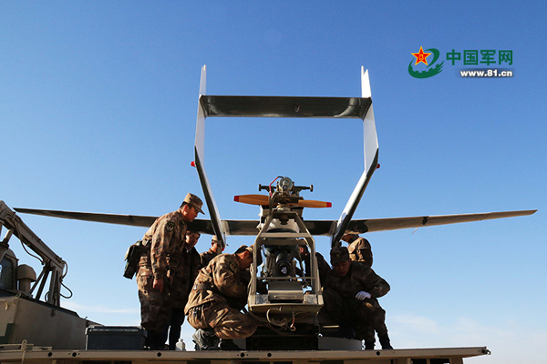 中国陆军新无人机险坠毁 操控员"违规操作"救机